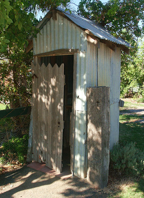 kidmans-camp-outback-dunny